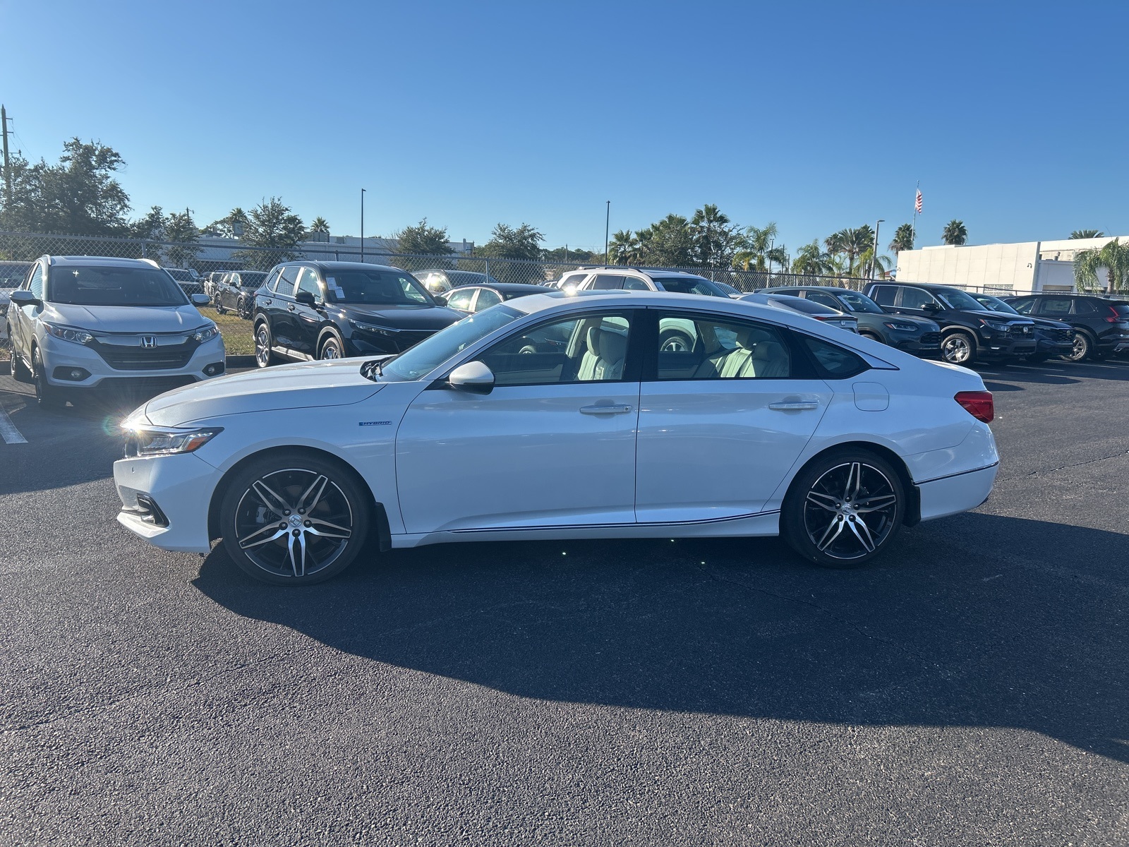 2021 Honda Accord Hybrid Touring photo 2