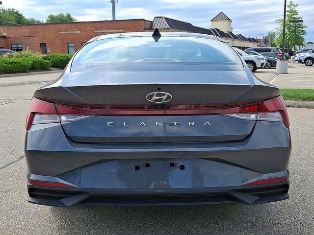 2023 Hyundai Elantra SEL photo 4