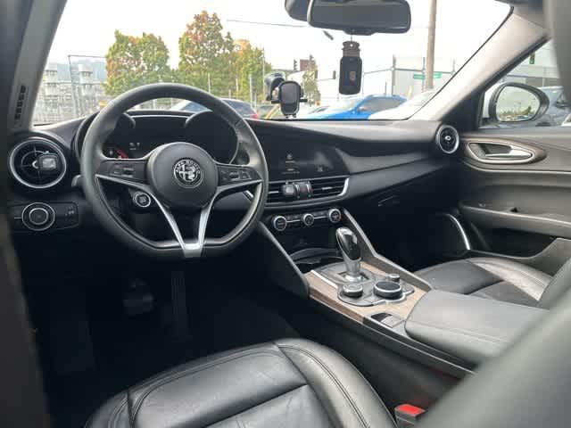 2017 Alfa Romeo Giulia Ti photo 10
