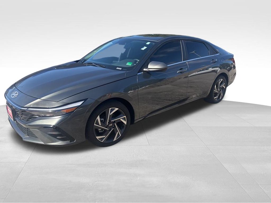 2024 Hyundai Elantra SEL Convenience photo 2