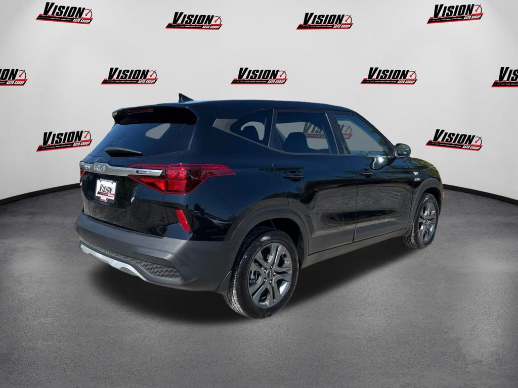 2023 Kia Seltos LX photo 5