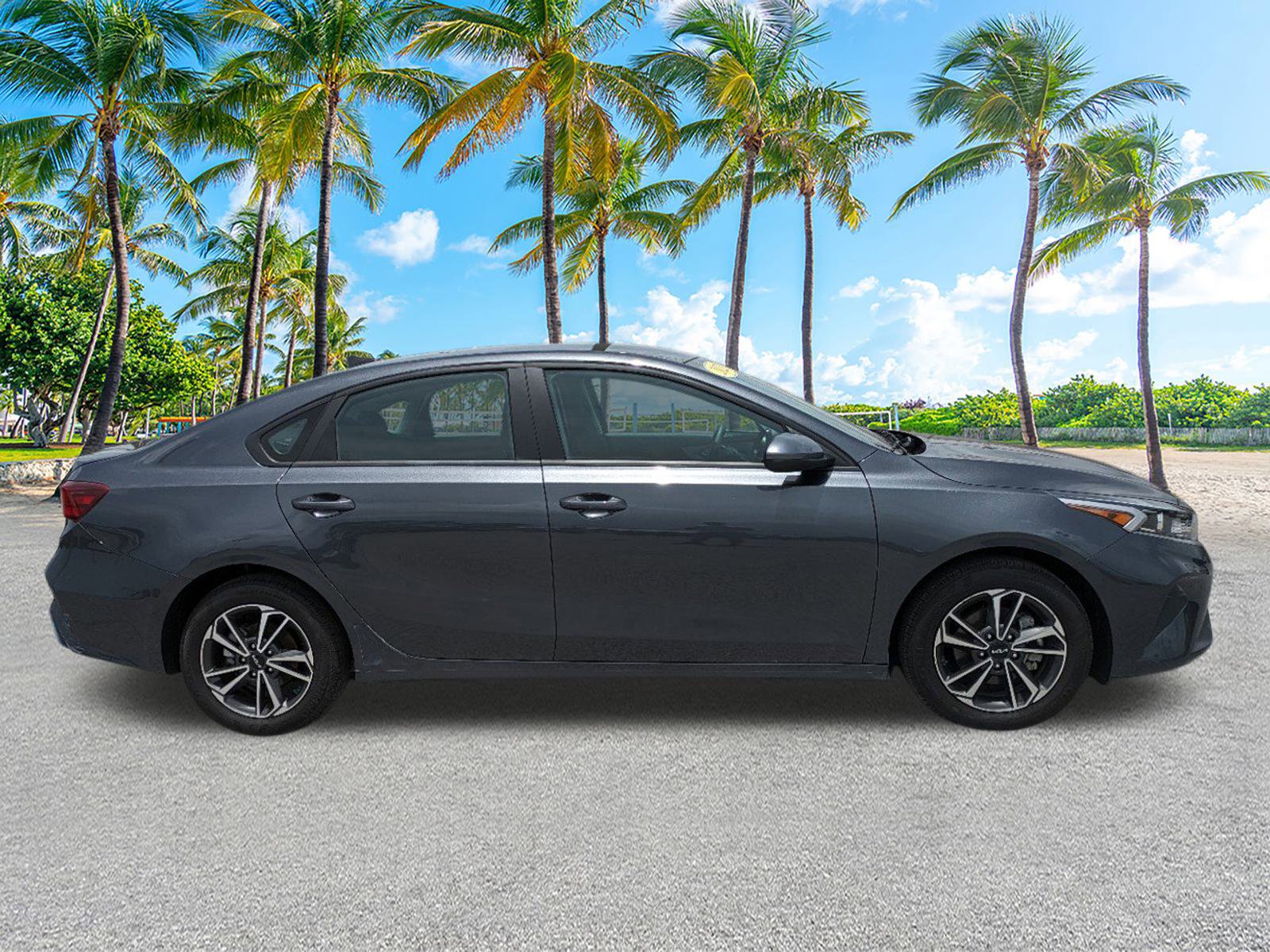 2023 Kia Forte LXS photo 2