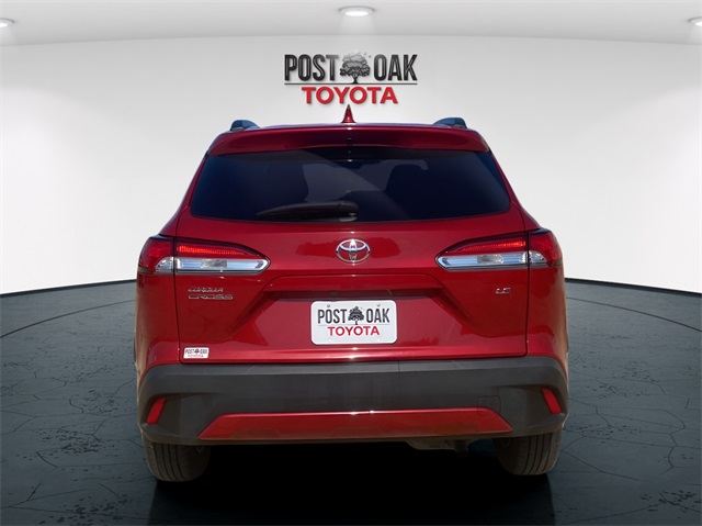 2023 Toyota Corolla Cross LE photo 5