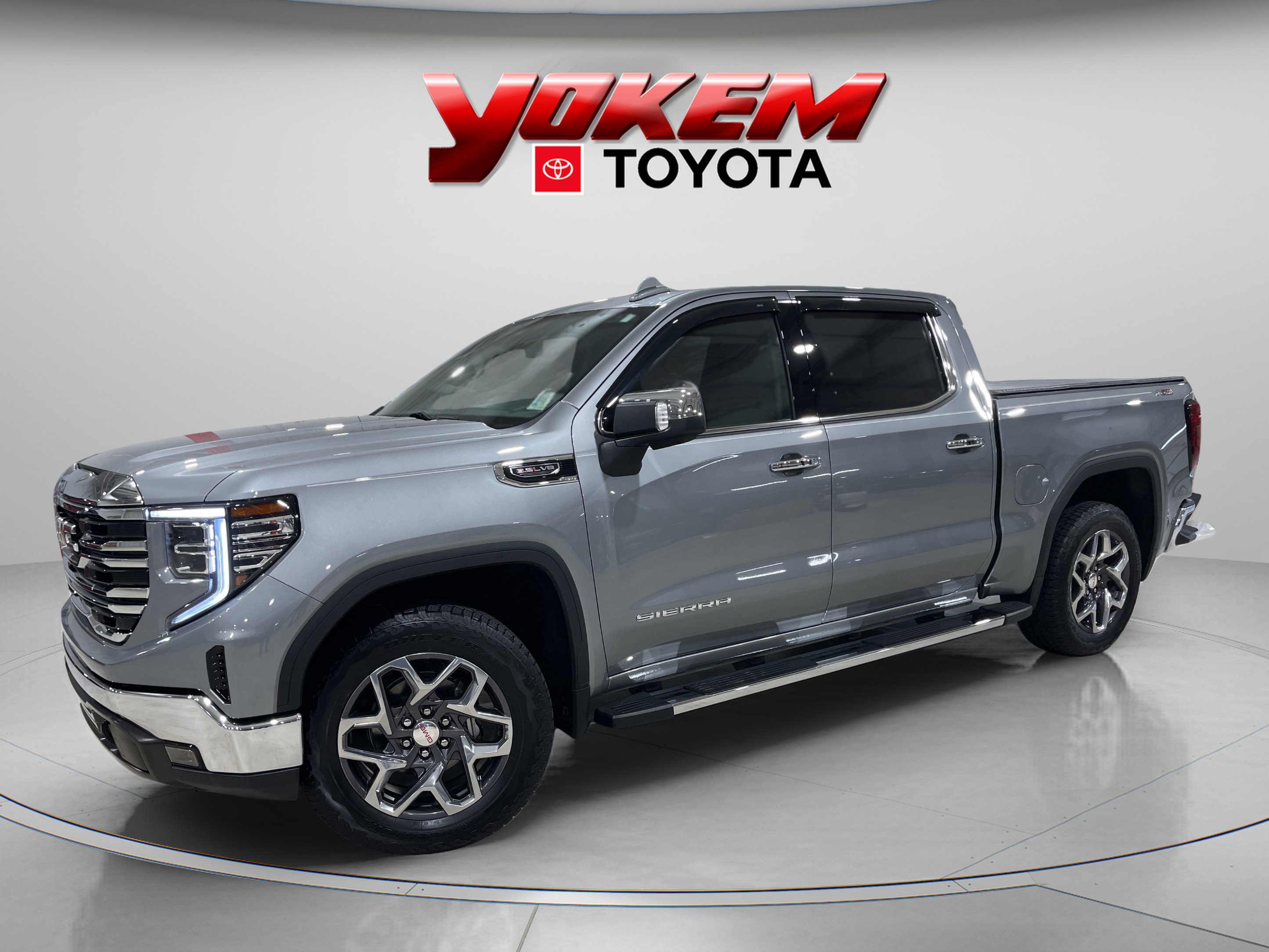 2023 GMC Sierra 1500 SLT's photo