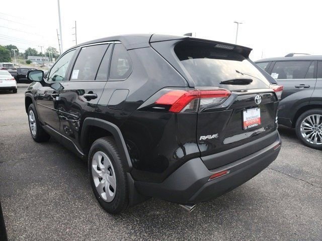 2025 Toyota RAV4 LE photo 4