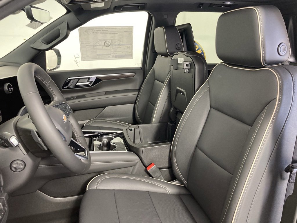 2026 Chevrolet Suburban Premier photo 4