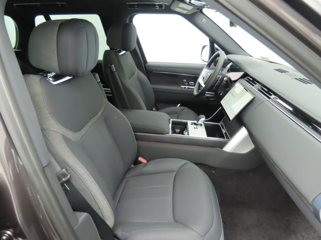 2025 Land Rover Range Rover SE photo 21