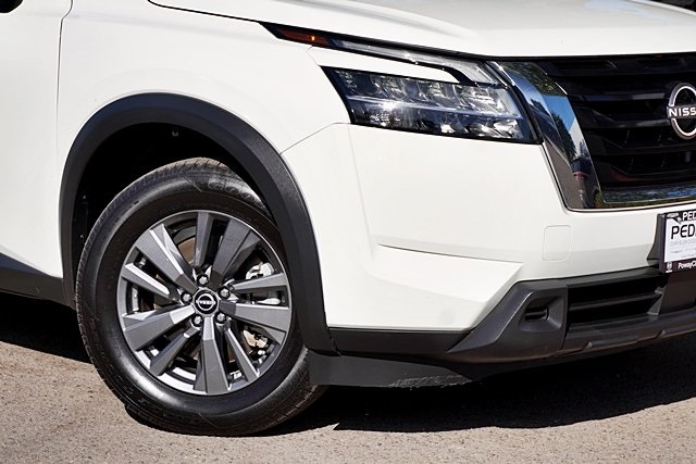 2023 Nissan Pathfinder SV photo 3