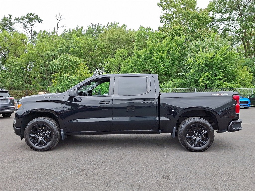 2022 Chevrolet Silverado 1500 Custom photo 2
