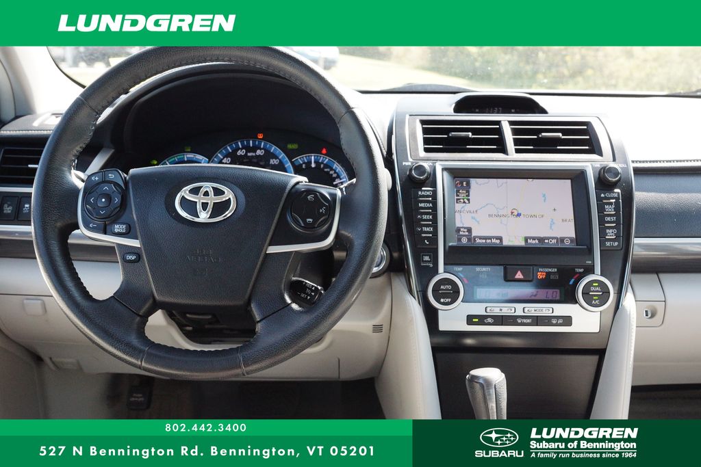 2013 Toyota Camry Hybrid LE photo 18