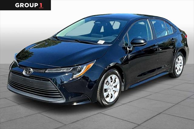 2024 Toyota Corolla LE's photo
