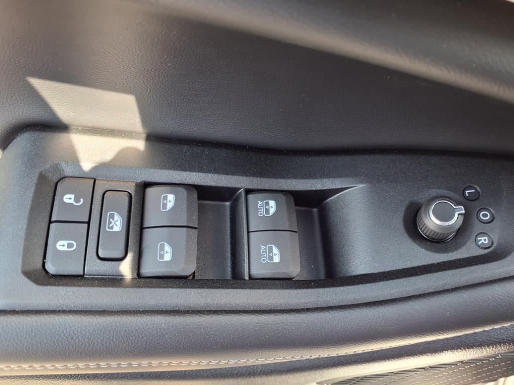 2025 Jeep Grand Cherokee Limited photo 3