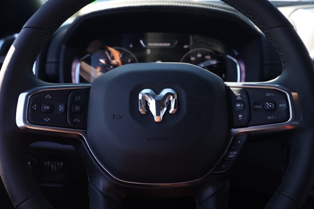 New 2026 Diamond Black Crystal Pearl-Coat Exterior Paint RAM Laramie Night Edition image 23