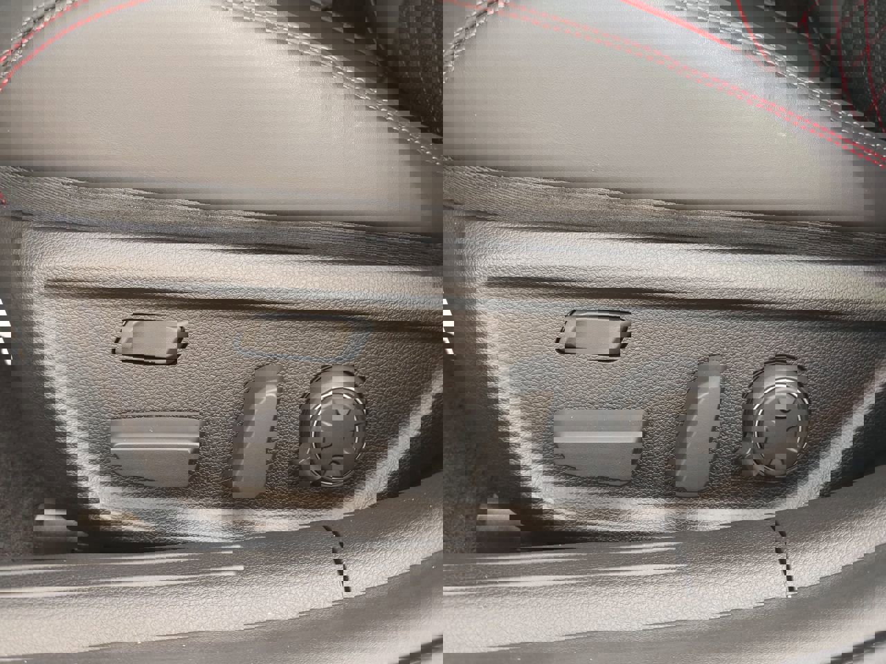 2022 Genesis G70 Advanced 3.3T Sport Prestige photo 27