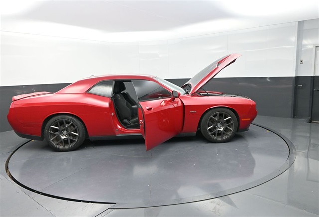 2016 Dodge Challenger SXT Plus photo 37