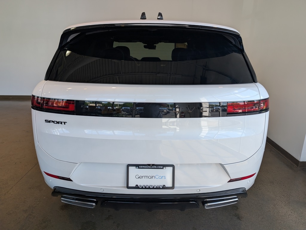 2025 Land Rover Range Rover Sport SE photo 4