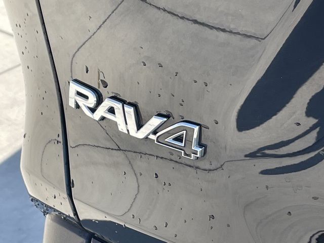 2024 Toyota RAV4 LE photo 5