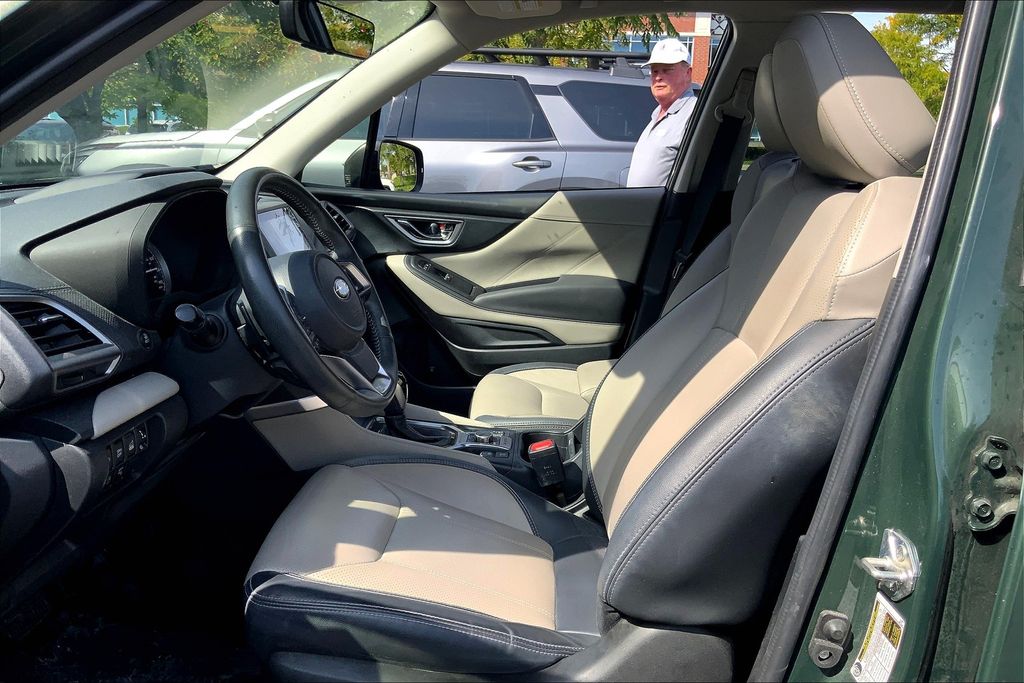 2022 Subaru Forester Limited photo 21