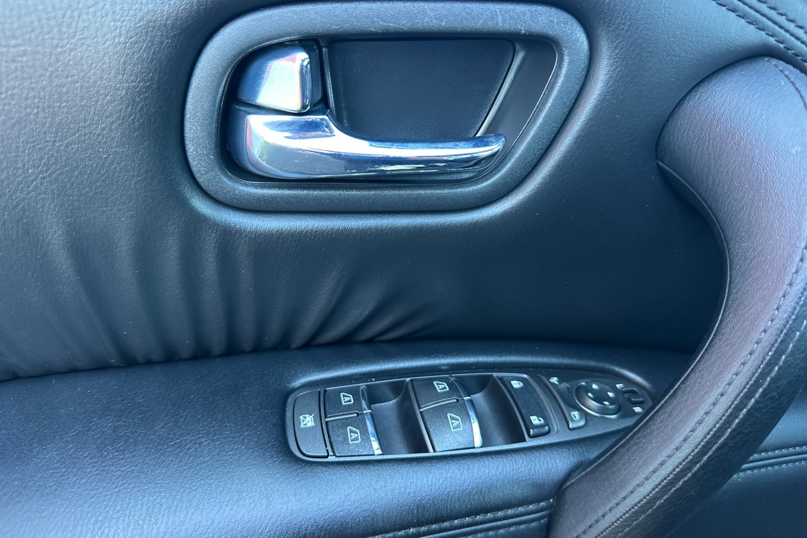 2022 Nissan Armada SL photo 7