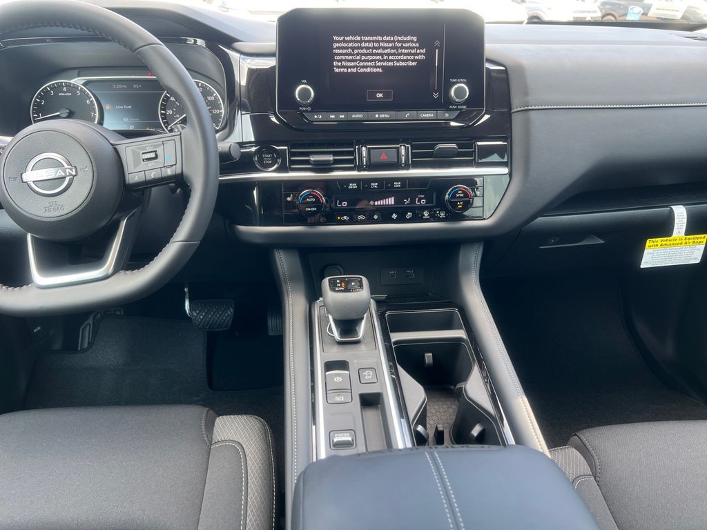 2025 Nissan Pathfinder SV photo 6