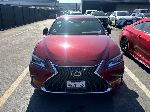 2025 Lexus ES 300h photo 3