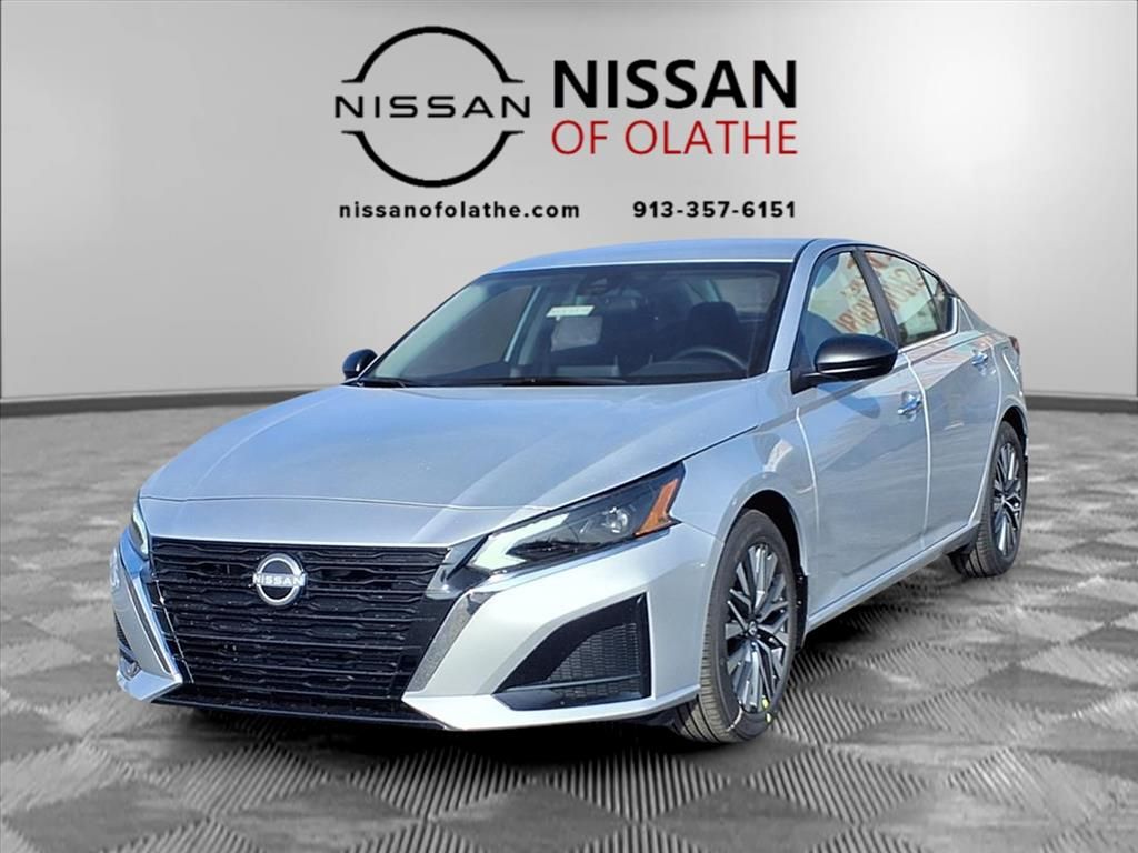 2025 Nissan Altima SV's photo