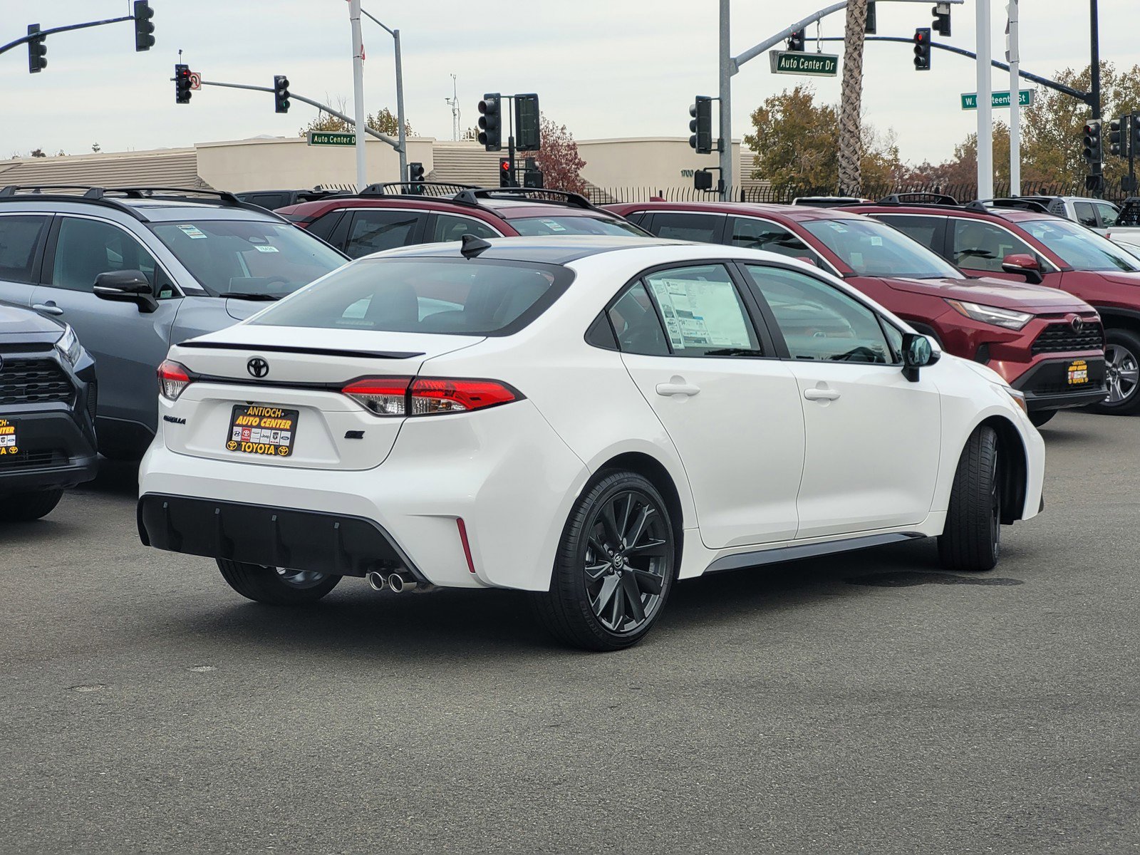 2026 Toyota Corolla SE photo 2