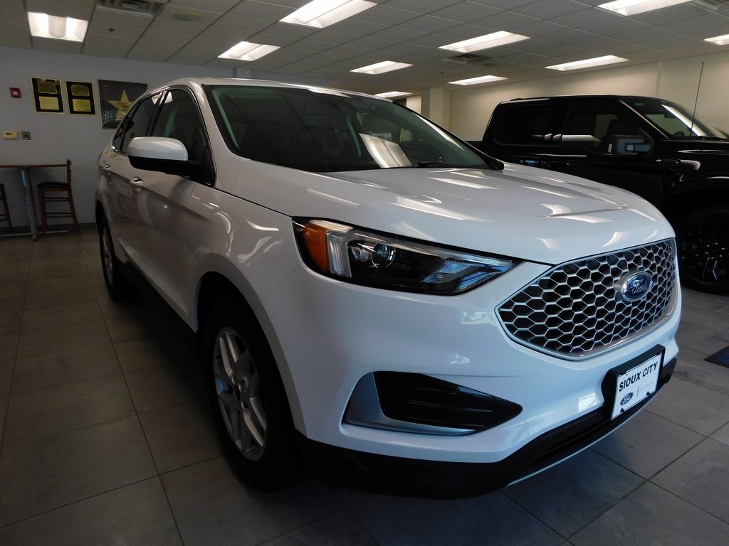 2024 Ford Edge SEL photo 4