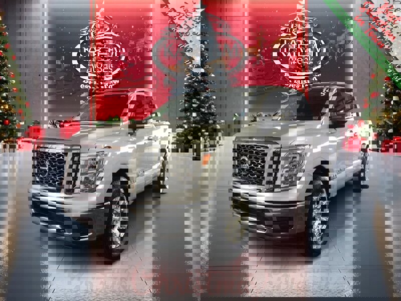 2018 Nissan Titan SV's photo