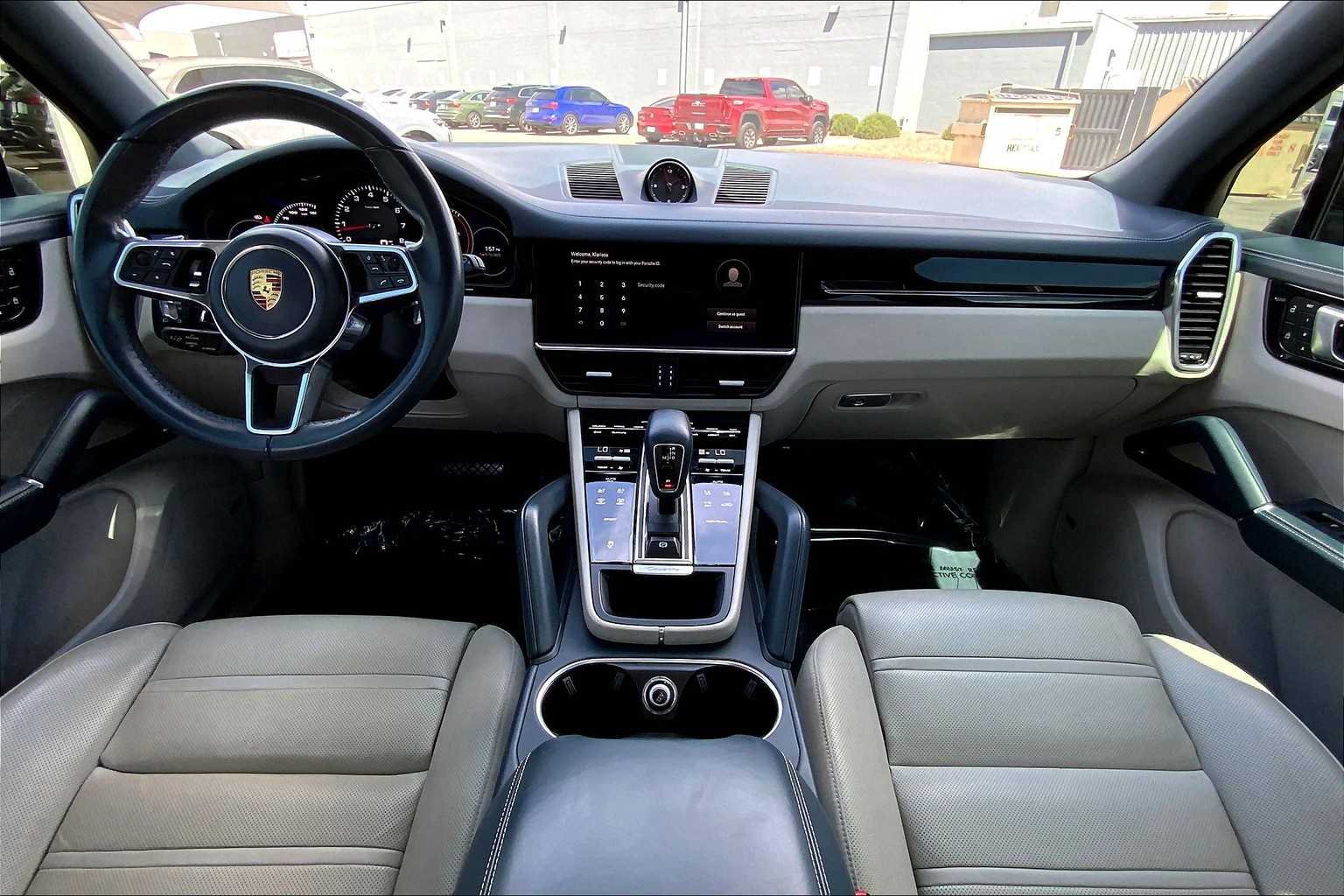 2022 Porsche Cayenne Base photo 14