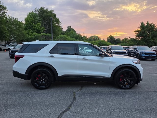 2022 Ford Explorer ST photo 3
