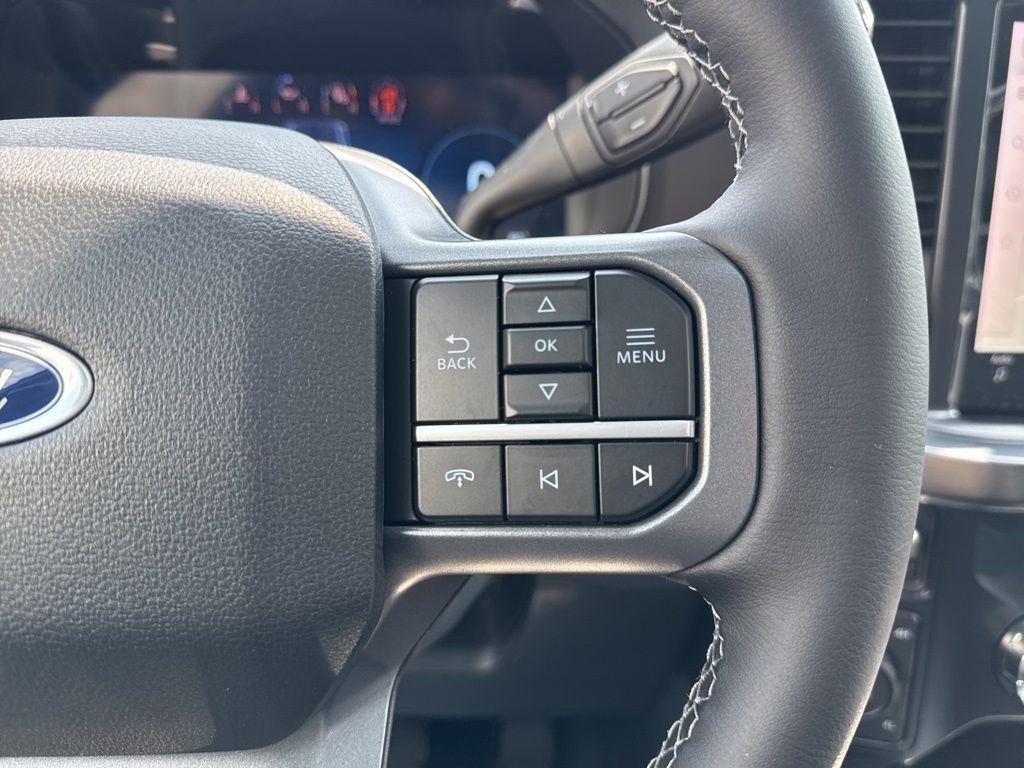 2025 Ford F-350 Lariat photo 25