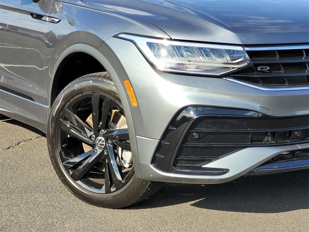 2024 Volkswagen Tiguan SE R-Line Black photo 4