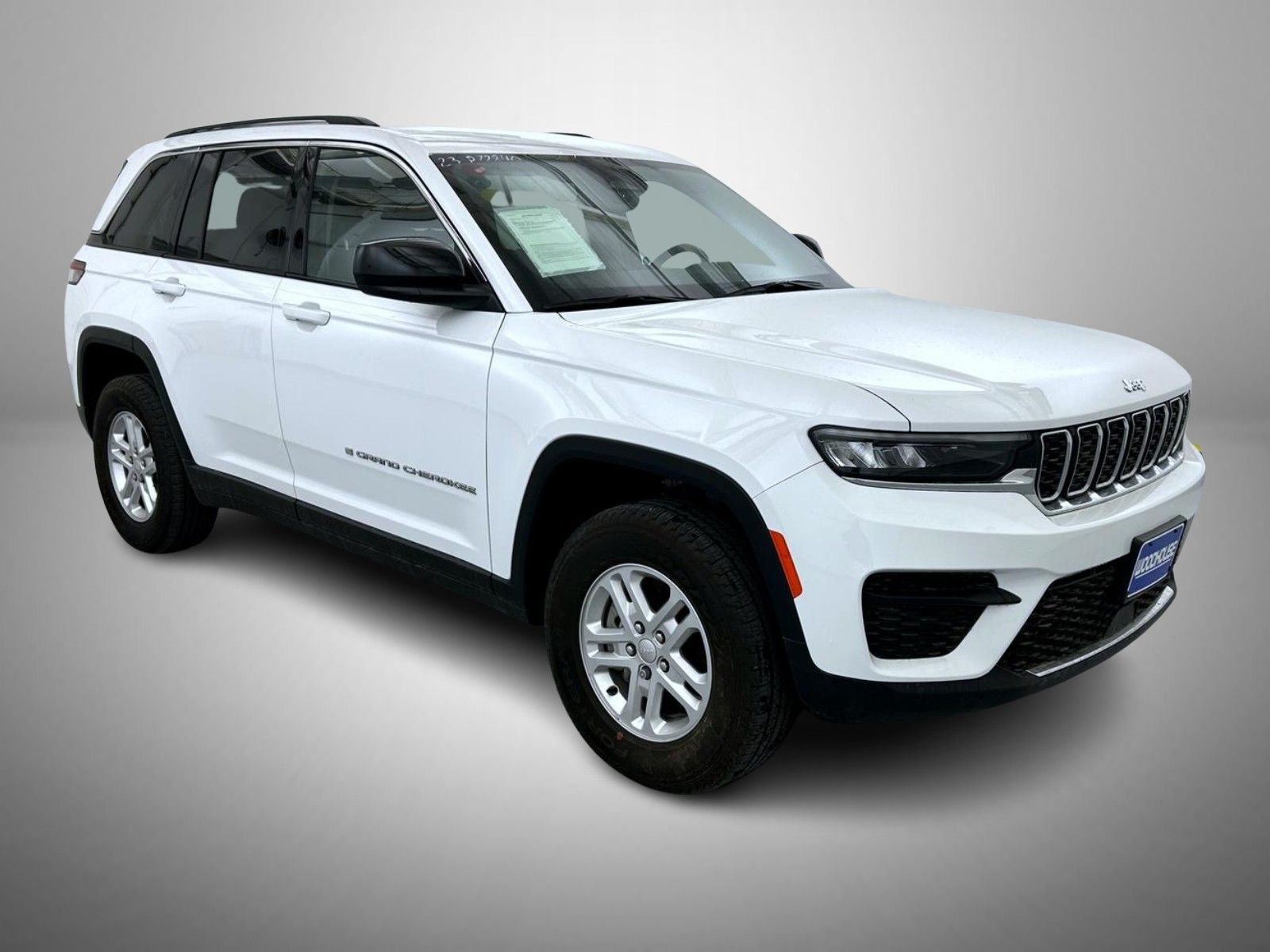 2023 Jeep Grand Cherokee Laredo photo 3