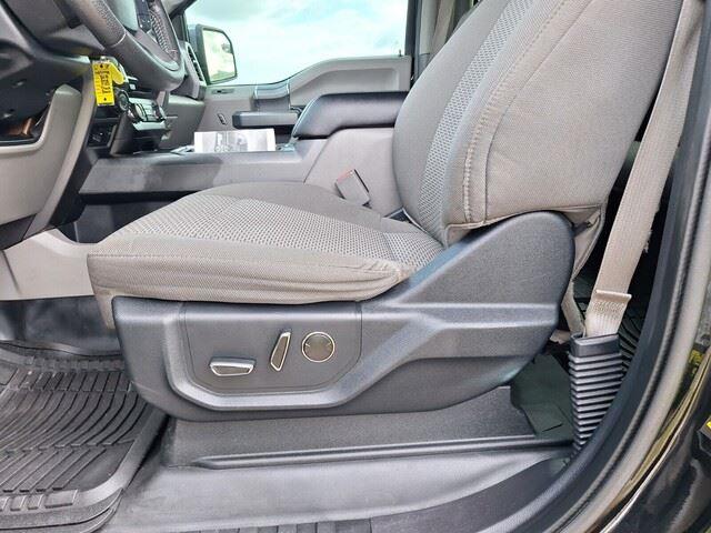 2016 Ford F-150 XLT photo 30