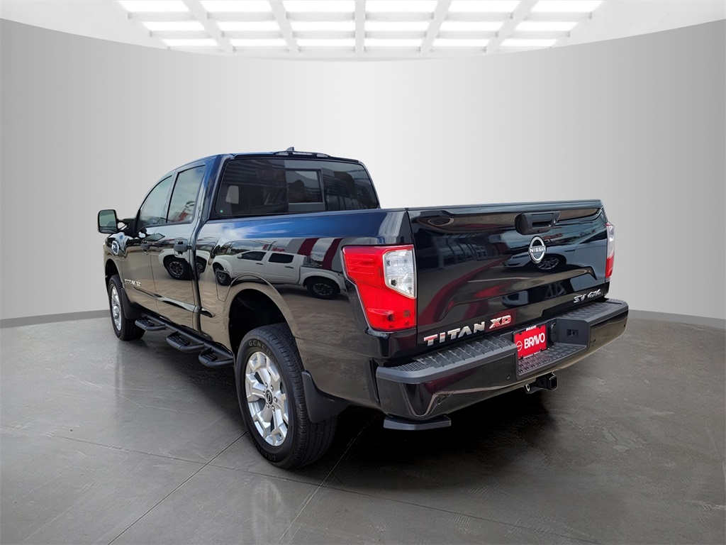 2024 Nissan Titan SV photo 3