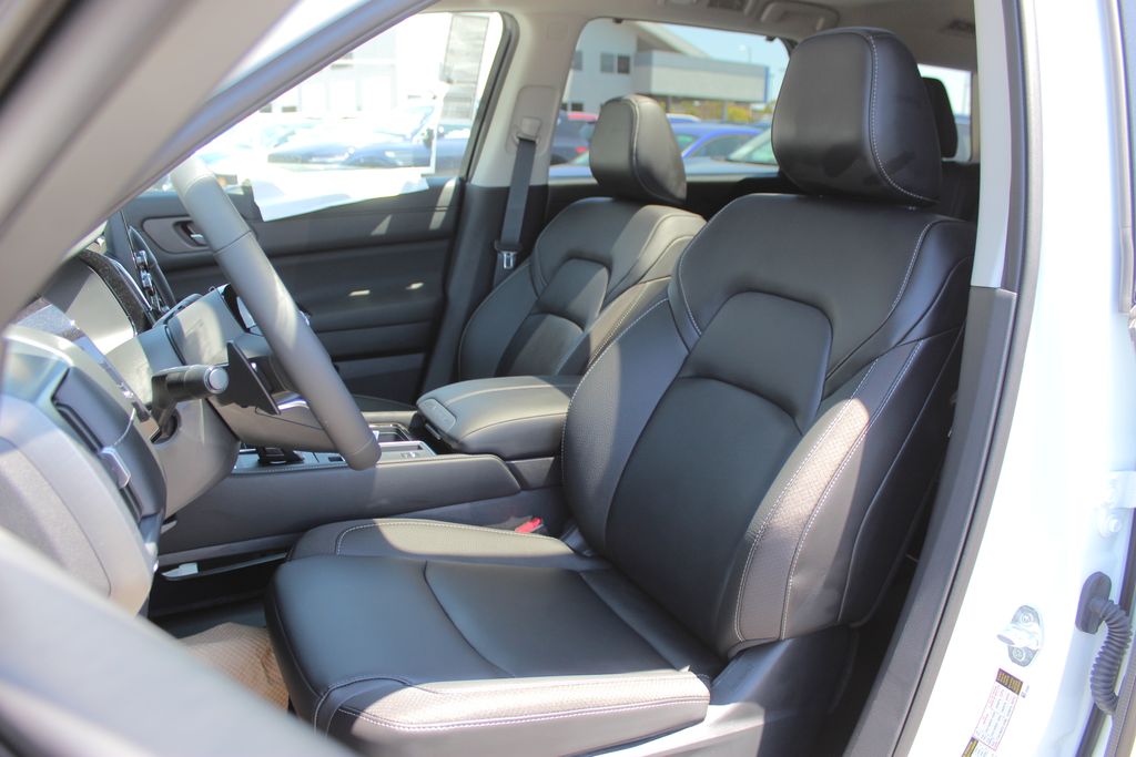 2025 Nissan Pathfinder SL photo 12