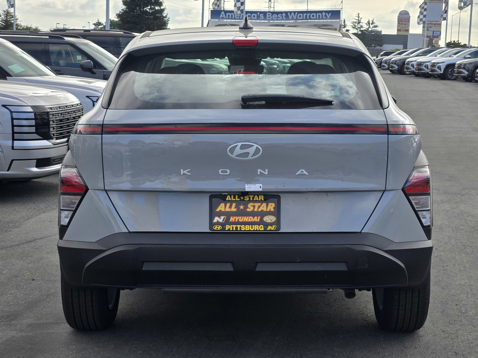 2026 Hyundai Kona SE photo 4