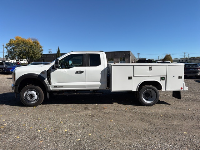 2026 Ford F-450 Super Duty Chassis Cab XL's photo