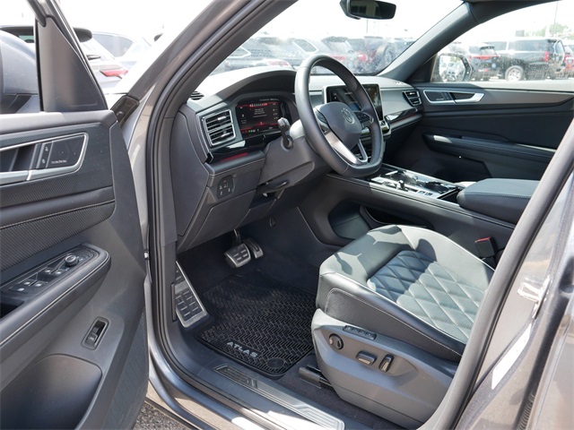 2024 Volkswagen Atlas Cross Sport SEL Premium R-Line photo 12