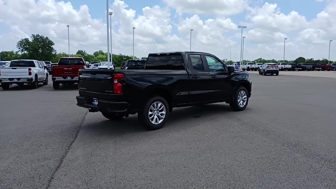 2025 Chevrolet Silverado 1500 Custom photo 8