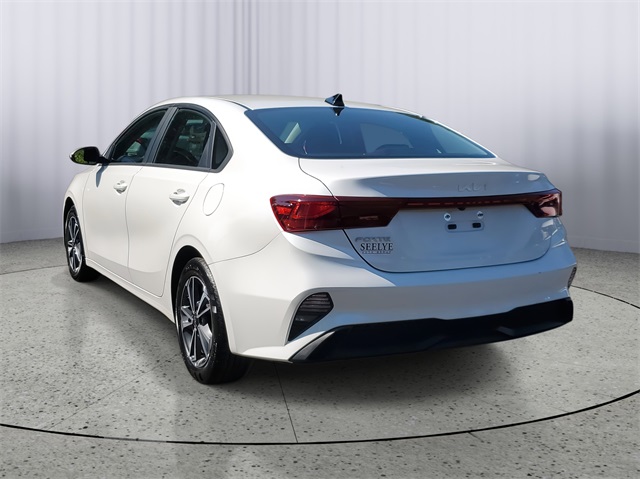 2023 Kia Forte LXS photo 4