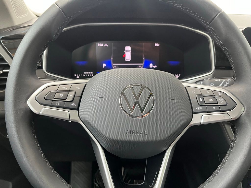 2025 Volkswagen Taos SE photo 19