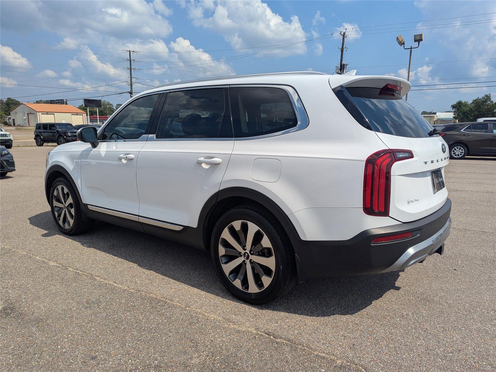 2021 Kia Telluride EX photo 2