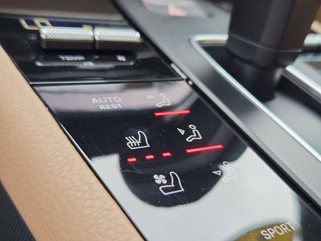 2023 Porsche Macan Base photo 17