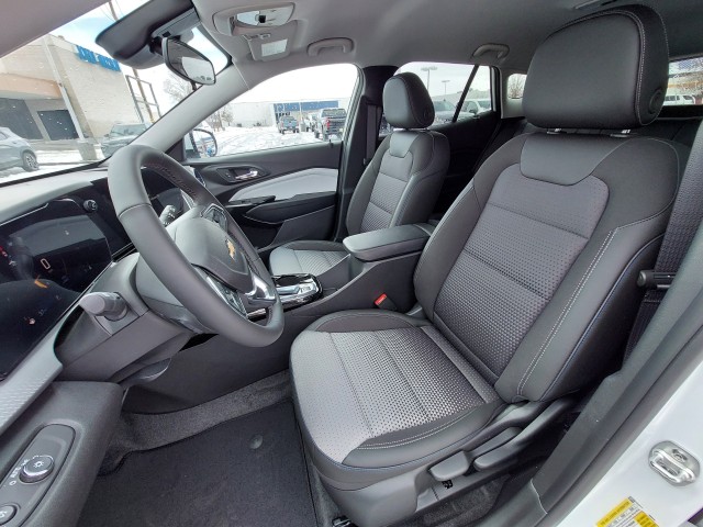 2025 Chevrolet Trax LT photo 14