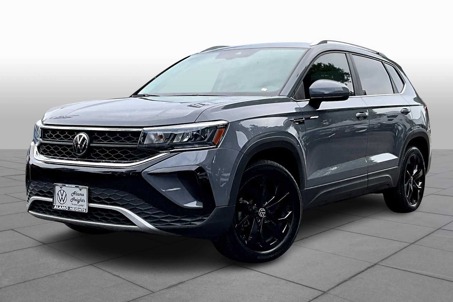 2023 Volkswagen Taos SE's photo