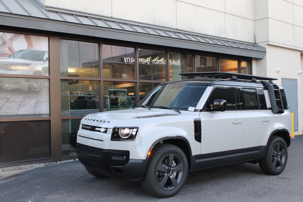 2026 Land Rover Defender S's photo