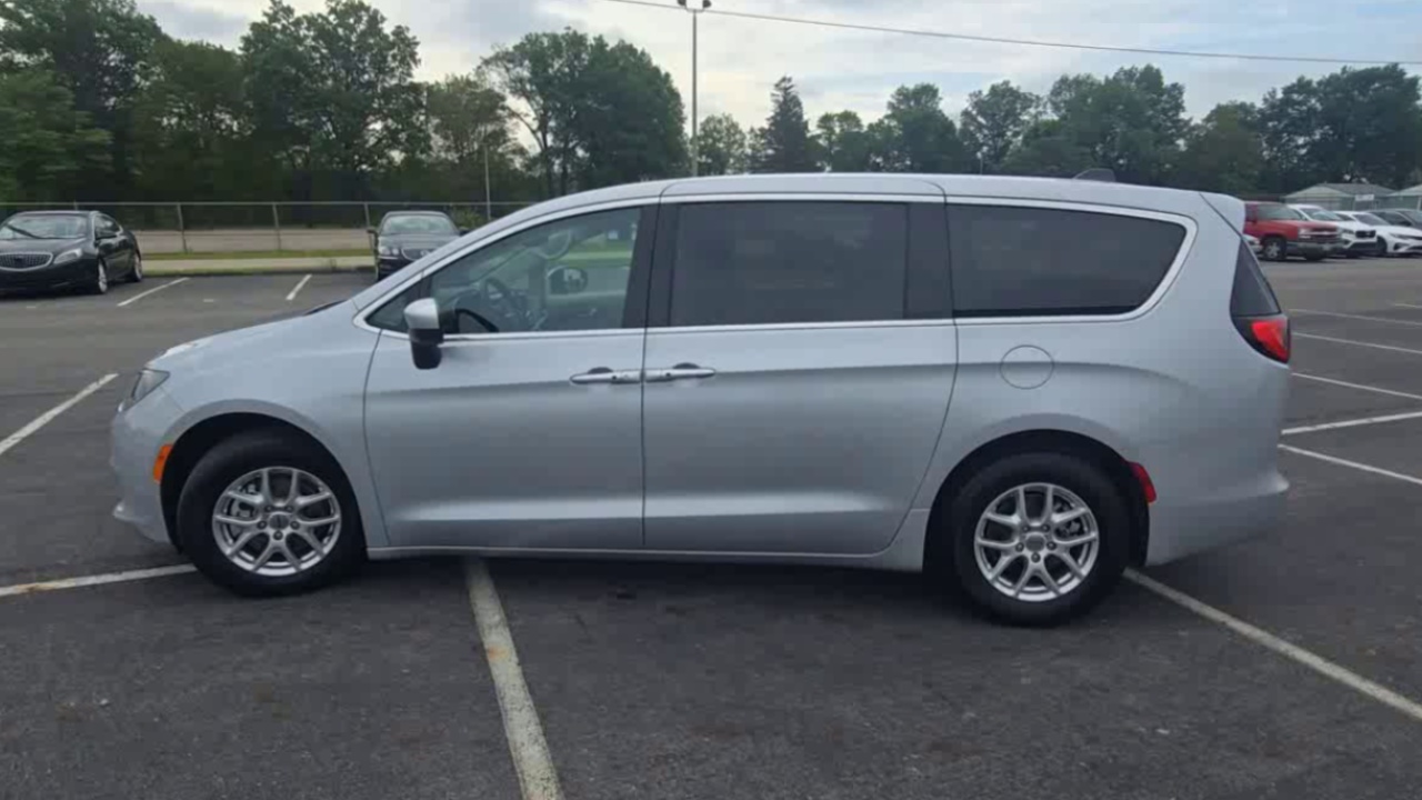 2023 Chrysler Voyager LX photo 30