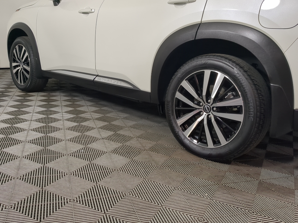 2024 Nissan Pathfinder Platinum photo 4